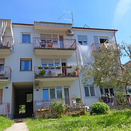 Lungomare Apartment *