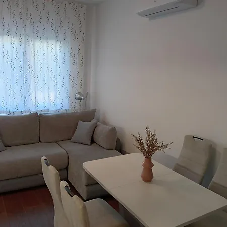 Lungomare Apartment *
